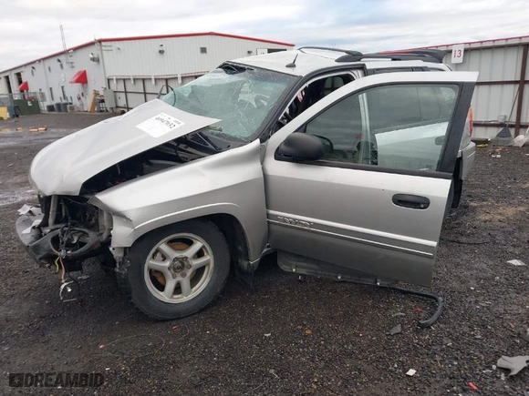 2004 GMC Envoy SLE with VIN 1GKDT13S242438223, listed as a IAAI auction lot 40947032 with 1 mi miles. Bid and sale history available at carsss.com. Image 2.