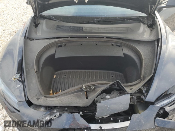 2024 Tesla Model 3 z VIN 5YJ3E1EAXRF741132, wystawiony jako Copart lot #47823795 z przebiegiem 25 183 mil mil oraz Szkody całkowita. Historia ofert i sprzedaży dostępna na DreamBid. Obrazek 13.
