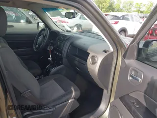 2016 Jeep Patriot Latitude with VIN 1C4NJPFB7GD537598, listed as a IAAI auction lot 42451489 with 131,401 mi miles and . Bid and sale history available at DreamBid. Image 5.