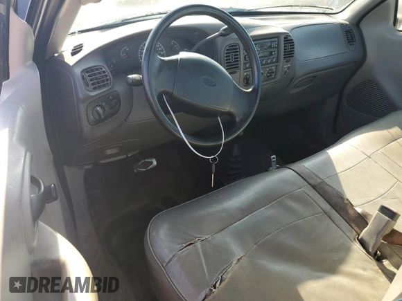 2000 Ford F-150 XL with VIN 1FTRF18W9YNB95521, listed as a Copart auction lot 57720434 with 203,143 mi miles and Clean title. Bid and sale history available at DreamBid. Image 8.