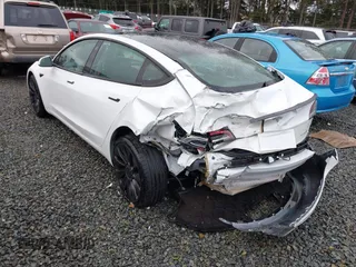 2023 Tesla Model 3 Performance z VIN 5YJ3E1EC9PF545648, wystawiony jako IAAI lot #41573583 z przebiegiem 15 207 mil mil oraz . Historia ofert i sprzedaży dostępna na DreamBid. Obrazek 3.