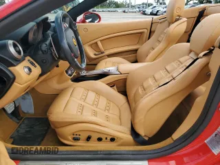 2010 Ferrari California z VIN ZFF65LJA1A0169614, wystawiony jako Copart lot #74346564 z przebiegiem Nie podano mil oraz Szkody całkowita. Historia ofert i sprzedaży dostępna na DreamBid. Obrazek 7.