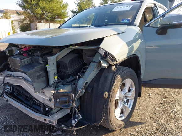 2019 Toyota RAV4 Hybrid XLE with VIN JTMRWRFV0KD013274, listed as a IAAI auction lot 41918992 with 97,850 mi miles. Bid and sale history available at carsss.com. Image 17.