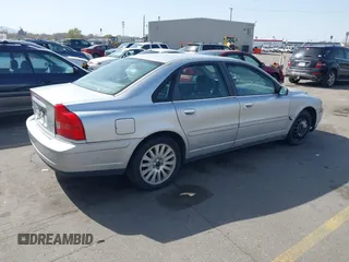 2004 Volvo S80 with VIN YV1TS91Z341351679, listed as a IAAI auction lot 41982117 with 116,217 mi miles. Bid and sale history available at carsss.com. Image 4.