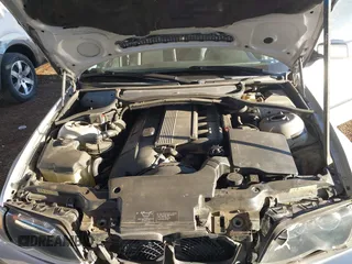 2005 BMW 3 Series 330i with VIN WBAEV53475KM43130, listed as a IAAI auction lot 41361364 with 152,382 mi miles. Bid and sale history available at carsss.com. Image 10.