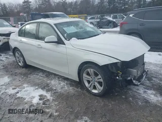 2016 BMW 3 Series 328i xDrive z VIN WBA8E3C58GK502795, wystawiony jako IAAI lot #41452383 z przebiegiem 99 876 mil mil oraz . Historia ofert i sprzedaży dostępna na DreamBid. Obrazek 1.