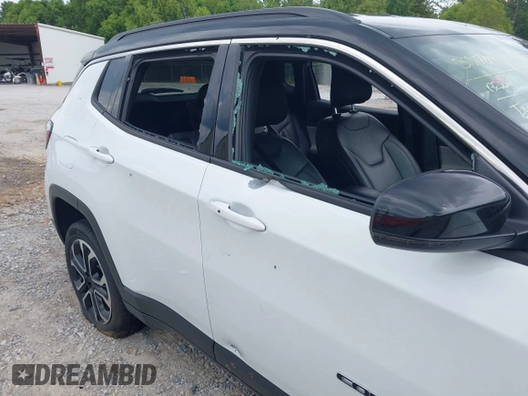 2024 Jeep Compass Limited z VIN 3C4NJDCN0RT594865, wystawiony jako IAAI lot #42731726 z przebiegiem Nie podano mil oraz . Historia ofert i sprzedaży dostępna na DreamBid. Obrazek 6.