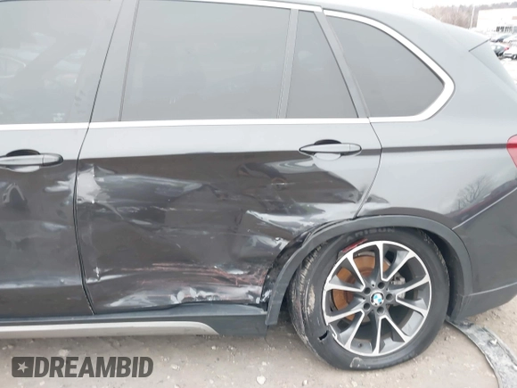 2017 BMW X5 xDrive35i with VIN 5UXKR0C37H0V83231, listed as a IAAI auction lot 41132304 with 1 mi miles. Bid and sale history available at carsss.com. Image 6.