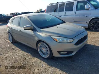 2015 Ford Focus SE with VIN 1FADP3K23FL261021, listed as a IAAI auction lot 42014802 with 157,283 mi miles. Bid and sale history available at carsss.com. Image 1.