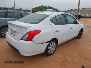2019 Nissan Versa SV z VIN 3N1CN7AP9KL842119, wystawiony jako IAAI lot #42117192 z przebiegiem 102 475 mil mil oraz . Historia ofert i sprzedaży dostępna na DreamBid. Obrazek 4.