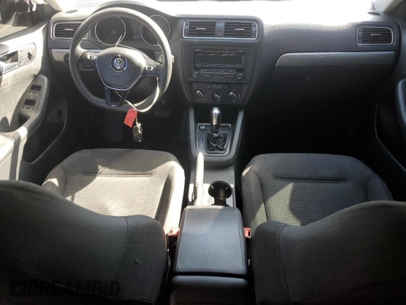 2015 Volkswagen Jetta SE z VIN 3VWD07AJ2FM352677, wystawiony jako Copart lot #47873795 z przebiegiem Nie podano mil oraz Szkoda całkowita • Salvage title. Historia ofert i sprzedaży dostępna na DreamBid. Obrazek 8.