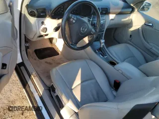 2005 Mercedes-Benz C z VIN WDBRN64JX5A764906, wystawiony jako Copart lot #41567275 z przebiegiem 94 593 mil mil oraz Szkoda całkowita • Salvage title. Historia ofert i sprzedaży dostępna na DreamBid. Obrazek 8.