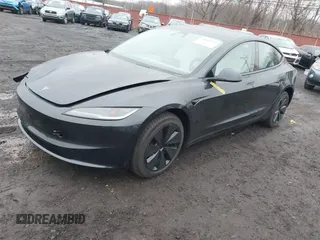2024 Tesla Model 3 z VIN 5YJ3E1EA9RF858829, wystawiony jako IAAI lot #41160315 z przebiegiem 2 994 mil mil oraz . Historia ofert i sprzedaży dostępna na DreamBid. Obrazek 2.