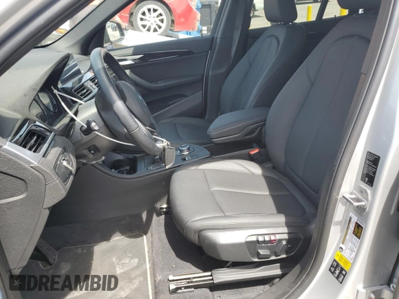 2021 BMW X1 xDrive28i z VIN WBXJG9C07M5S85128, wystawiony jako Copart lot #53477145 z przebiegiem 18 370 mil mil oraz Szkody całkowita. Historia ofert i sprzedaży dostępna na DreamBid. Obrazek 7.