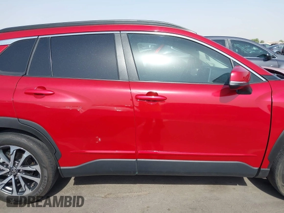 2023 Toyota Corolla Cross XLE z VIN 7MUDAAAG0PV065993, wystawiony jako IAAI lot #42629443 z przebiegiem 16 056 mil mil oraz . Historia ofert i sprzedaży dostępna na DreamBid. Obrazek 13.
