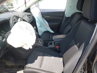 2017 Nissan Rogue S with VIN KNMAT2MV8HP567024, listed as a IAAI auction lot 39908358 with 0 mi miles. Bid and sale history available at carsss.com. Image 5.