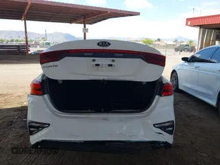 2020 Kia Forte LXS z VIN 3KPF24ADXLE152263, wystawiony jako IAAI lot #42218444 z przebiegiem 88 828 mil mil oraz . Historia ofert i sprzedaży dostępna na DreamBid. Obrazek 6.