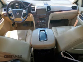 2008 Cadillac Escalade z VIN 1GYEC638X8R166660, wystawiony jako Copart lot #58272785 z przebiegiem 129 470 mil mil oraz Szkoda całkowita • Salvage title. Historia ofert i sprzedaży dostępna na DreamBid. Obrazek 8.