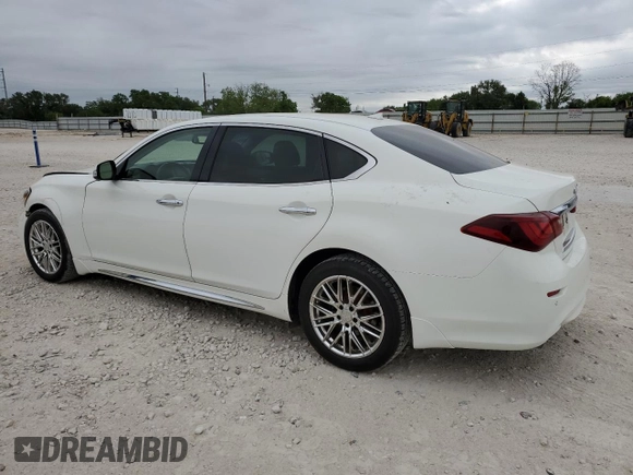 2015 Infiniti Q70 z VIN JN1BY1PP2FM601201, wystawiony jako Copart lot #53235845 z przebiegiem 62 556 mil mil oraz Szkoda całkowita • Salvage title. Historia ofert i sprzedaży dostępna na DreamBid. Obrazek 2.