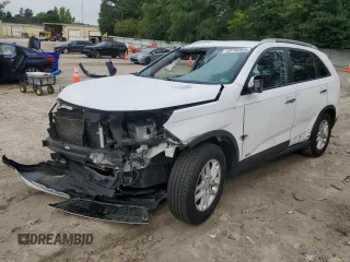 2015 Kia Sorento LX z VIN 5XYKTCA68FG636883, wystawiony jako Copart lot #58706905 z przebiegiem 105 147 mil mil oraz Szkoda całkowita • Salvage title. Historia ofert i sprzedaży dostępna na DreamBid. Obrazek 1.