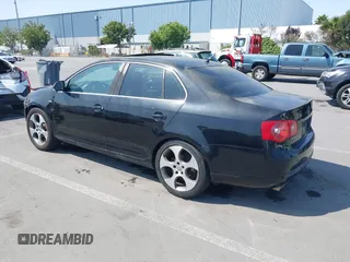 2007 Volkswagen Jetta Wolfsburg Edition с VIN 3VWEF71K57M185972, выставлен на аукционе IAAI как лот 42455623 с пробегом 137 526 миль миль и . История ставок и продаж доступна на DreamBid. Изображение 3.