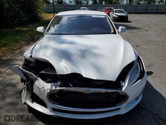 2013 Tesla Model S с VIN 5YJSA1CN3DFP05949, выставлен на аукционе Copart как лот 61244825 с пробегом 174 022 миль миль и Списание • Salvage title. История ставок и продаж доступна на DreamBid. Изображение 5.