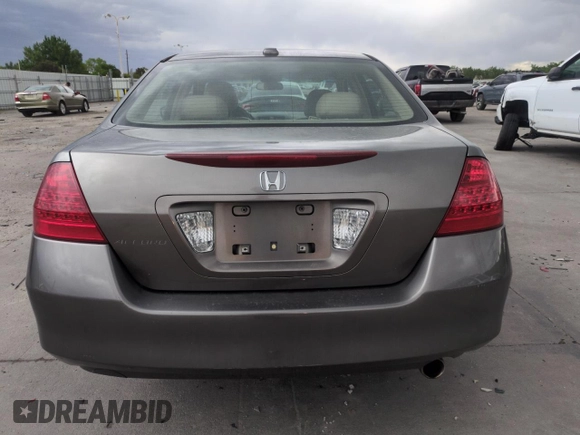 2006 Honda Accord EX-L z VIN 1HGCM56866A047744, wystawiony jako Copart lot #57266065 z przebiegiem 263 618 mil mil oraz Szkoda całkowita • Salvage title. Historia ofert i sprzedaży dostępna na DreamBid. Obrazek 6.
