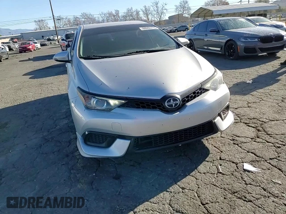 2016 Scion iM z VIN JTNKARJE1GJ505887, wystawiony jako Copart lot #88695115 z przebiegiem 137 491 mil mil oraz Szkoda całkowita • Salvage title. Historia ofert i sprzedaży dostępna na DreamBid. Obrazek 11.