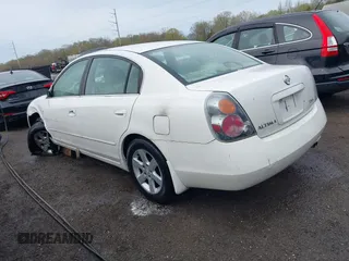 2002 Nissan Altima S with VIN 1N4AL11D72C138368, listed as a IAAI auction lot 41948552 with 242,060 mi miles. Bid and sale history available at carsss.com. Image 3.
