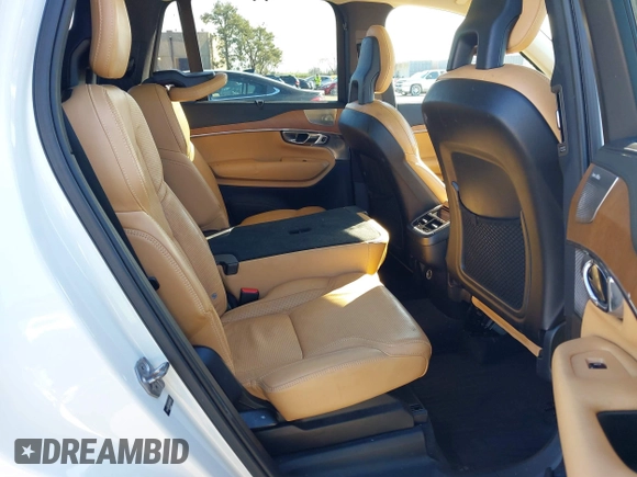 2016 Volvo XC90 T6 Inscription with VIN YV4A22PL1G1036985, listed as a IAAI auction lot 41698124 with 88,578 mi miles. Bid and sale history available at carsss.com. Image 8.
