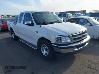 1998 Ford F-150 z VIN 1FTZX1720WKB74924, wystawiony jako IAAI lot #42046778 z przebiegiem 240 725 mil mil oraz . Historia ofert i sprzedaży dostępna na DreamBid. Obrazek 1.