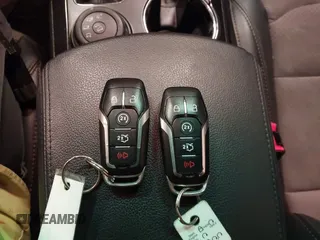 2017 Ford Explorer XLT z VIN 1FM5K8D83HGA30672, wystawiony jako IAAI lot #42209007 z przebiegiem 82 988 mil mil oraz . Historia ofert i sprzedaży dostępna na DreamBid. Obrazek 11.