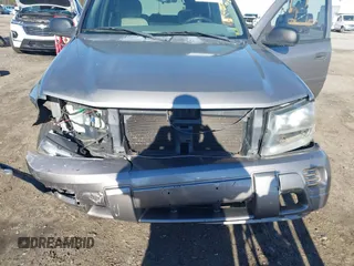 2006 Chevrolet TrailBlazer LS with VIN 1GNDT13S462249241, listed as a IAAI auction lot 41869456 with 228,053 mi miles. Bid and sale history available at carsss.com. Image 6.