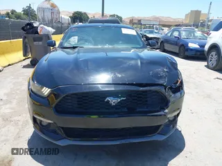 2015 Ford Mustang EcoBoost z VIN 1FA6P8TH6F5382719, wystawiony jako IAAI lot #42316250 z przebiegiem 119 412 mil mil oraz . Historia ofert i sprzedaży dostępna na DreamBid. Obrazek 12.