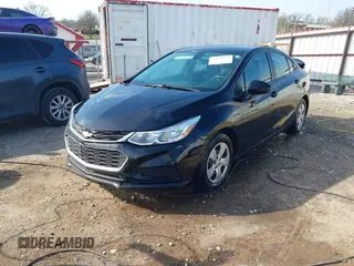 2017 Chevrolet Cruze LS z VIN 1G1BC5SM3H7117757, wystawiony jako IAAI lot #41870272 z przebiegiem 138 949 mil mil oraz . Historia ofert i sprzedaży dostępna na DreamBid. Obrazek 2.