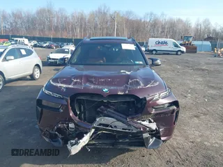 2023 BMW X7 M60i z VIN 5UX33EM03P9R02884, wystawiony jako IAAI lot #41879035 z przebiegiem 45 466 mil mil oraz . Historia ofert i sprzedaży dostępna na DreamBid. Obrazek 12.