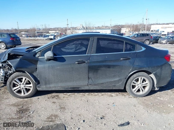 2018 Chevrolet Cruze LT with VIN 1G1BE5SM7J7115039, listed as a IAAI auction lot 41300021 with NaN miles. Bid and sale history available at carsss.com. Image 14.