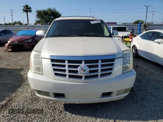 2010 Cadillac Escalade z VIN 1GYUKAEF3AR102057, wystawiony jako Copart lot #55177505 z przebiegiem 168 435 mil mil oraz Tytuł czysty. Historia ofert i sprzedaży dostępna na DreamBid. Obrazek 5.