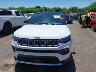 2023 Jeep Compass (RED) Edition z VIN 3C4NJDCN7PT555428, wystawiony jako IAAI lot #42309473 z przebiegiem 46 046 mil mil oraz . Historia ofert i sprzedaży dostępna na DreamBid. Obrazek 12.