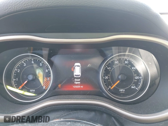 2015 Jeep Cherokee Limited with VIN 1C4PJMDS1FW646135, listed as a IAAI auction lot 41991811 with 123,229 mi miles. Bid and sale history available at carsss.com. Image 7.