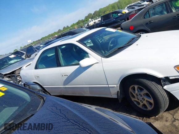 1999 Toyota Camry LE z VIN 4T1BF28K5XU930080, wystawiony jako IAAI lot #41986577 z przebiegiem 145 224 mil mil oraz . Historia ofert i sprzedaży dostępna na DreamBid. Obrazek 13.
