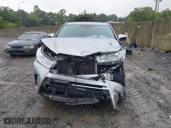 2018 Toyota Highlander LE z VIN 5TDZARFH2JS037796, wystawiony jako IAAI lot #42290819 z przebiegiem 62 638 mil mil oraz . Historia ofert i sprzedaży dostępna na DreamBid. Obrazek 12.