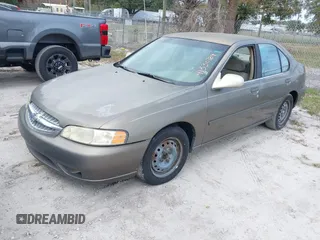 2000 Nissan Altima XE with VIN 1N4DL01D7YC225302, listed as a IAAI auction lot 41330789 with 1 mi miles. Bid and sale history available at carsss.com. Image 2.