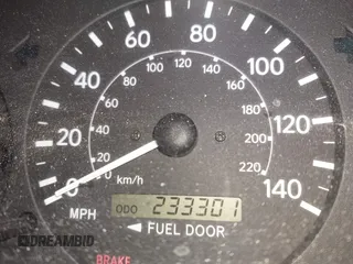 2001 Toyota Camry LE z VIN 4T1BF28K11U122669, wystawiony jako IAAI lot #41574866 z przebiegiem 233 301 mil mil oraz . Historia ofert i sprzedaży dostępna na DreamBid. Obrazek 15.