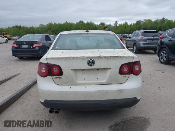 2008 Volkswagen Jetta SE with VIN 3VWRZ81K08M093880, listed as a IAAI auction lot 42273895 with 266,962 mi miles and . Bid and sale history available at DreamBid. Image 15.