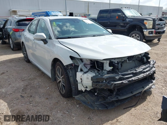 2023 Toyota Camry SE z VIN 4T1T11AK1PU159799, wystawiony jako IAAI lot #42517586 z przebiegiem 51 245 mil mil oraz . Historia ofert i sprzedaży dostępna na DreamBid. Obrazek 1.
