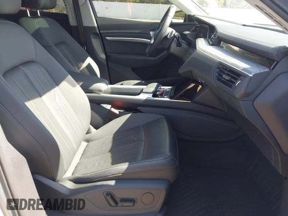 2022 Audi e-tron Premium с VIN WA1AAAGEXNB047650, выставлен на аукционе IAAI как лот 41782598 с пробегом 45 906 миль миль и . История ставок и продаж доступна на DreamBid. Изображение 5.