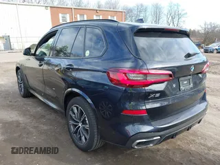 2022 BMW X5 xDrive40i z VIN 5UXCR6C0XN9J12212, wystawiony jako IAAI lot #41656748 z przebiegiem 30 740 mil mil oraz . Historia ofert i sprzedaży dostępna na DreamBid. Obrazek 3.