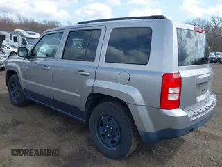 2016 Jeep Patriot Sport z VIN 1C4NJPBA4GD699525, wystawiony jako IAAI lot #41892313 z przebiegiem 57 309 mil mil oraz . Historia ofert i sprzedaży dostępna na DreamBid. Obrazek 17.