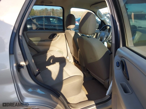 2007 Ford Escape XLS with VIN 1FMYU92Z77KA40397, listed as a IAAI auction lot 40768784 with 112,097 mi miles. Bid and sale history available at carsss.com. Image 8.
